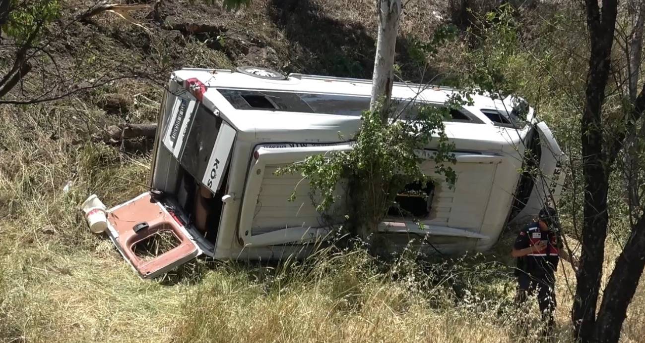 Balıkesir’de yolcu minibüsü ile otomobil kaza yaptı; 14 yaralı