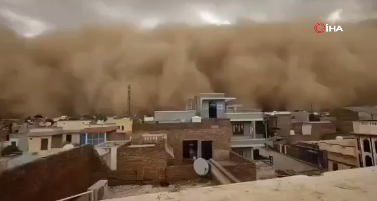 Pakistan'ın Sindh eyaletinde etkili olan toz fırtınası nedeniyle biri çocuk 4 kişi hayatını kaybetti, 60 kişi yaralandı.