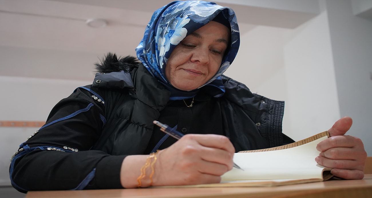 İki çocuk annesi, kızının "yapabilirsin" sözüyle üniversiteli oldu