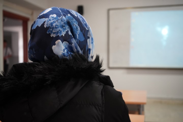 İki çocuk annesi, kızının