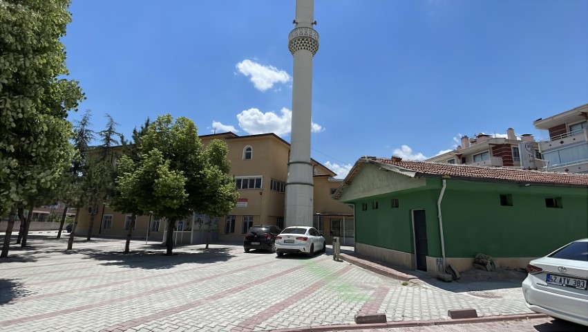 Bunlar da süslü hırsız; önce süslendiler sonra çaldılar