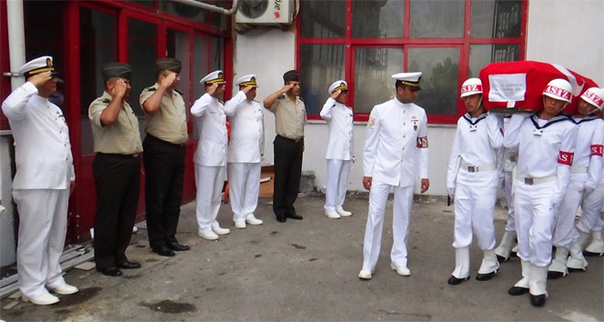 Denizde kalp krizi geçiren asker için tören düzenlendi