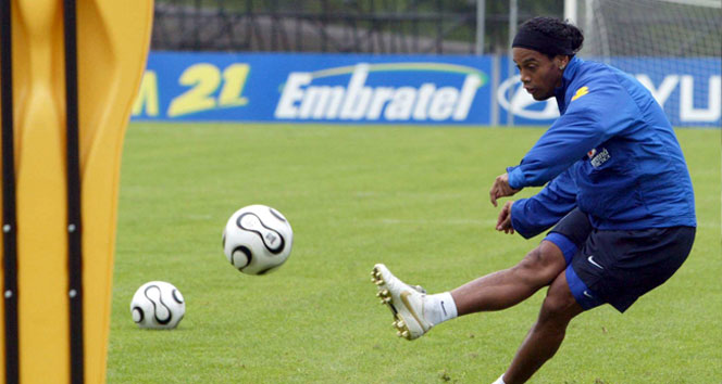 Ronaldinho’nun ülke dışına çıkması yasaklandı