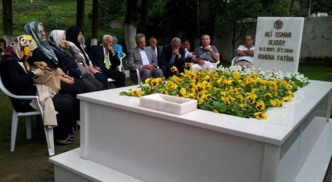 İşadamı Ve Trabzonspor Kurucu Başkanı Ali Osman Ulusoy Mezarı Başında Anıldı
