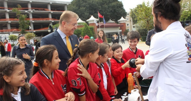 Bilime meraklı öğrenciler bu şenlikte buluştu