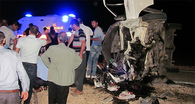 Gaziantep'te trafik kazası: 2 ölü, 12 yaralı
