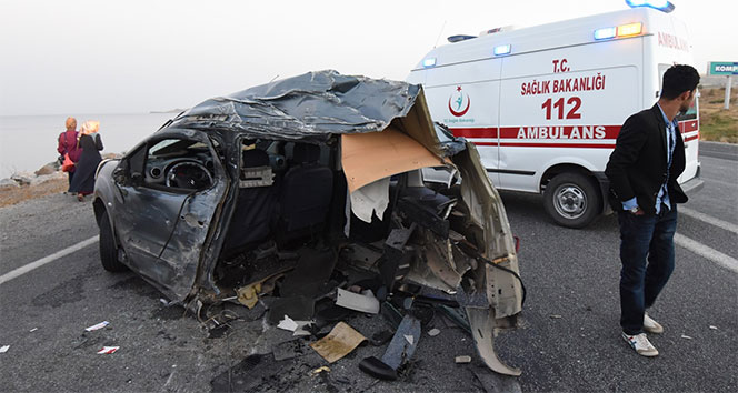 Ahlat&#039;ta trafik kazası: 16 yaralı