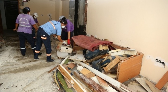 Mezitli'de 4 Çöp Ev Temizlendi