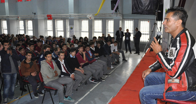 Eski mankenden gençlere nasihat