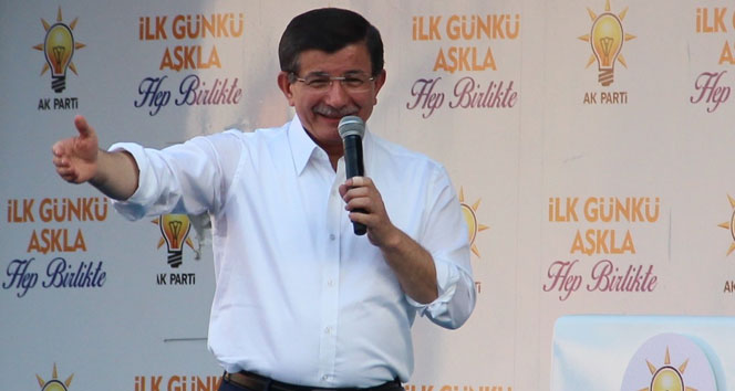 Davutoğlu: &#039;Terör örgütü ile selfie çekmekten vazgeç de...&#039;