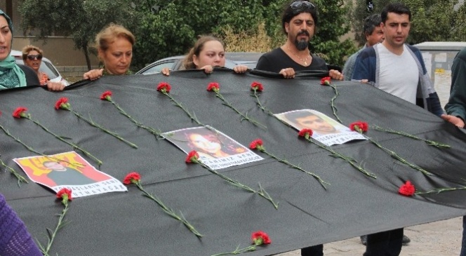 Didim&#039;de Ankara&#039;da Ölen Elif Ve Canberk İçin Yürüyüş Yapıldı