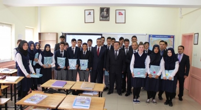 Kelkit'te Öğrencilere Tablet Bilgisayar Dağıtıldı