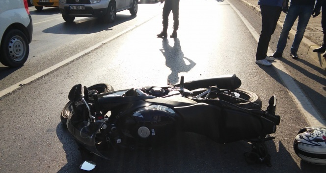 Yasak yerden dönüş yapan tıra motosiklet çarptı: 1 yaralı