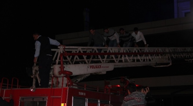 Otelin Mutfağında Çıkan Yangın Korkuttu
