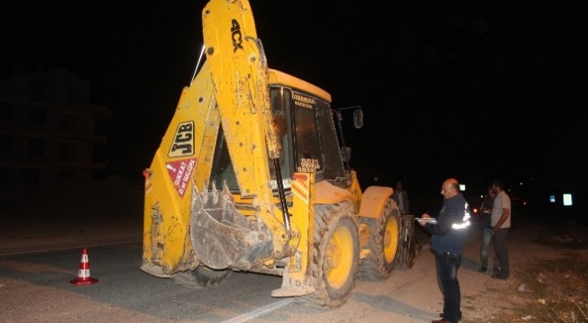 Motosikletler İş Makinesine Çarptı: 1 Ölü 1 Yaralı