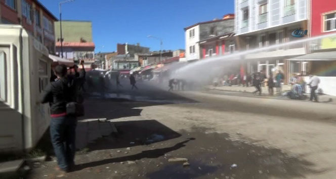 Kars'ta polise taş ve yumurtalı saldırı