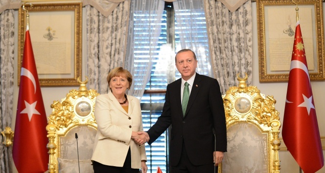 Erdoğan ve Merkel Brüksel&#039;de görüşecek