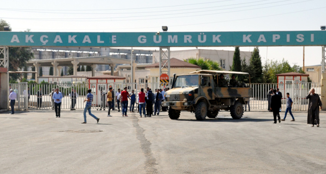 Akçakale Sınır Kapısı insani yardımlara açıldı