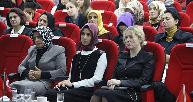 Sümeyye Erdoğan Sakarya’da söyleşiye katıldı