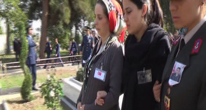 Karnında bebeğiyle şehidini uğurladı