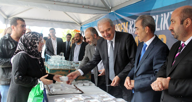 Başakşehir Belediyesi’nden 10 bin kişiye aşure ikramı