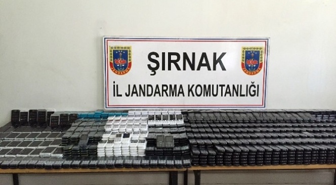 Şırnak&#039;ta 2 Bin 200 Adet Kaçak Cep Telefonu Ele Geçirildi
