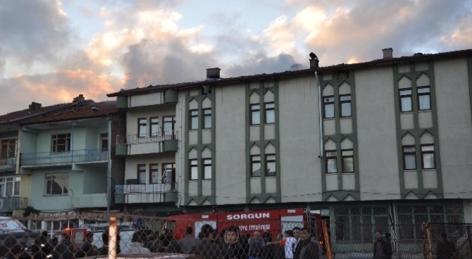 Çatı Katında Çıkan Yangın Korkuttu