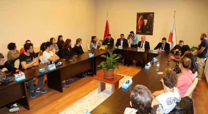 Yabancı Öğrencilerden Bozok Üniversitesi Rektörü Prof. Dr. Karacabey'e Ziyaret