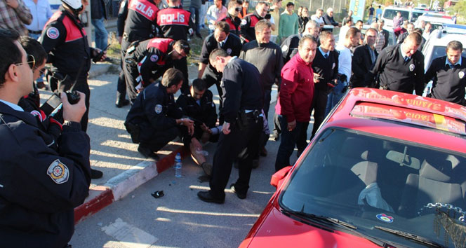 İzmir’de şüpheli araç paniği: 2 polis yaralandı