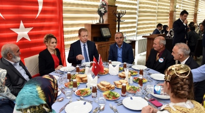 Gümüşhane'de Damla Projesi Katılımcılarına Veda Yemeği