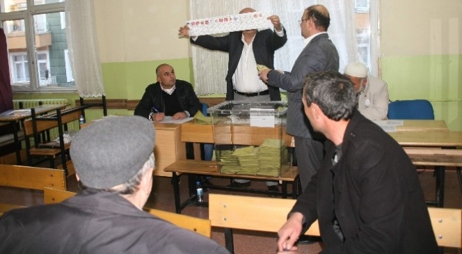 Yozgat&#039;ta İlk Açılan Sandık Sonuçlarına Göre AK Parti Önde