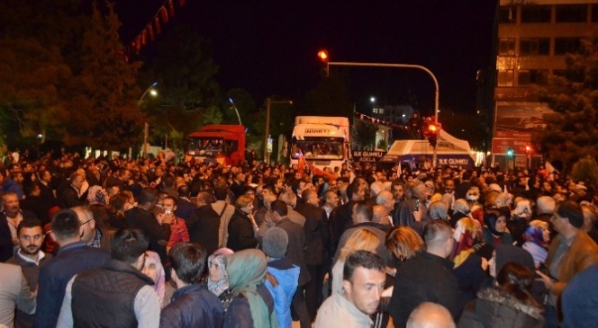 Burdur&#039;da AK Parti Sevinci