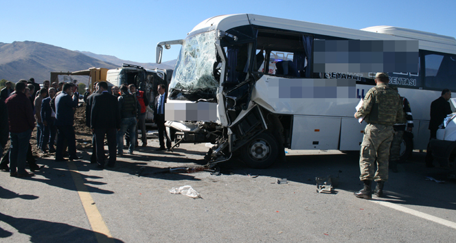 Zincirleme trafik kazası: 24 yaralı