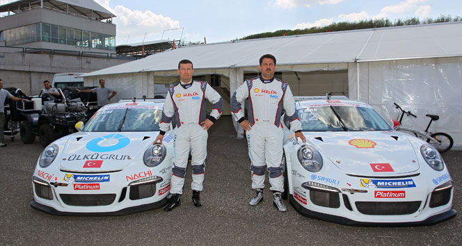 Ülkü Motorsport Almanya’dan kupayla döndü