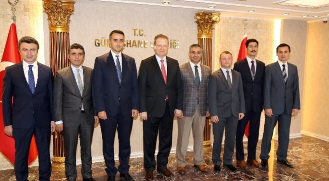 Vali Yavuz'dan Vali Yardımcıları Ve Kaymakamlara Başarı Belgesi