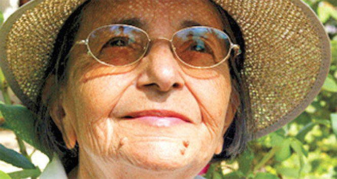 Ünlü şair Gülten Akın hayatını kaybetti