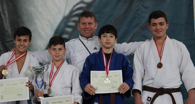 Yalova’nın yüzü judoda gülüyor