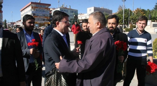 AK Parti Yozgat Milletvekili Yusuf Başer&#039;den Vatandaşa Karanfilli Teşekkür