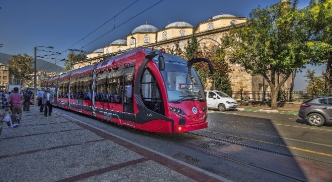 Bursa'da Tramvay Hattına Park Edenlere Hapis Cezası Geliyor