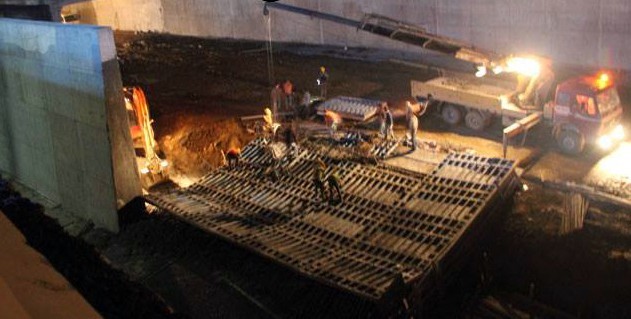 Yol Çalışması Sırasında Beton Kalıp Çöktü: 3 İşçi Yaralı