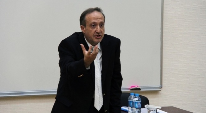 Prof. Dr. Ahmet Ulvi Türkbağ Klü&#039;de Konferans Verdi
