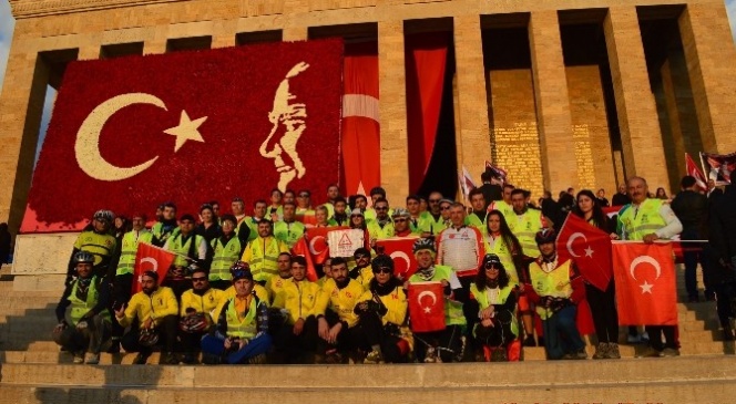 Atatürk İçin Ankara&#039;ya 3 Gün Boyunca Pedal Çevirdiler