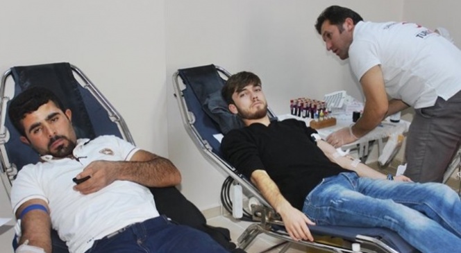 Kazım Karabekir MYO'da Öğrenciler Kan Bağışında Bulundu
