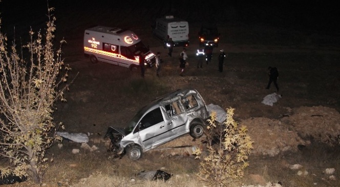 Hafif Ticari Araç Takla Attı: 3 Ölü 2 Yaralı