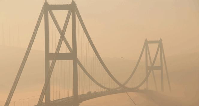 İstanbul Boğazı’nda kartpostallık sis görüntüsü