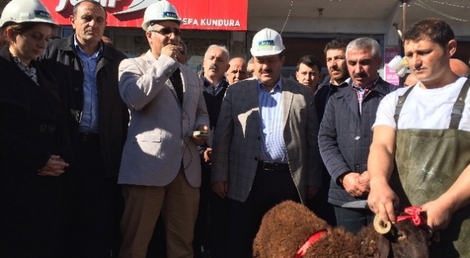 Kelkit'te Doğalgaza İlk Kazma Dualarla Vuruldu