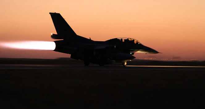 Pentagon: Koalisyon uçakları eğitim merkezini bombaladı