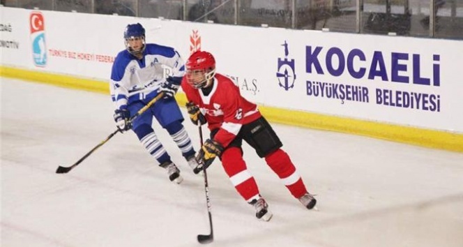 Buz hokeyinde 4 hakem dönemi