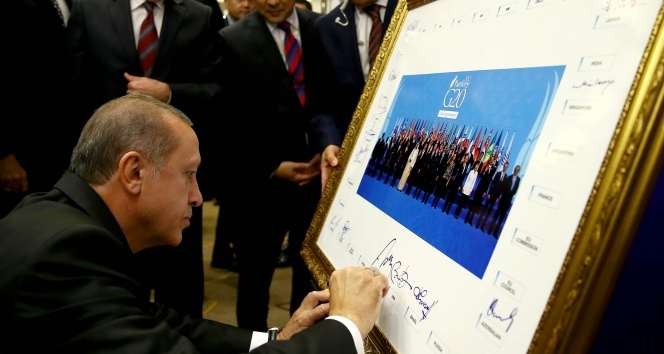 G20 liderleri aile fotoğrafını imzaladı