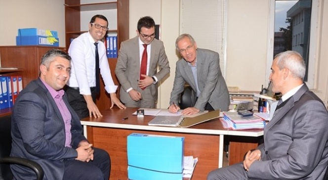 Dinar Belediyesi İle Asansör Firması Arasında Anlaşma Yapıldı